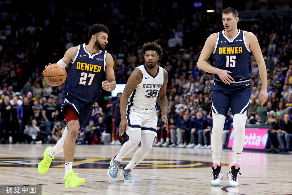 替补席上的 替补席上的