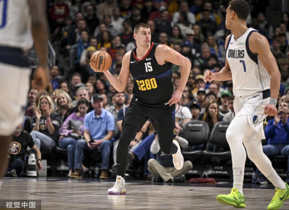 由库里担任 由库里担任