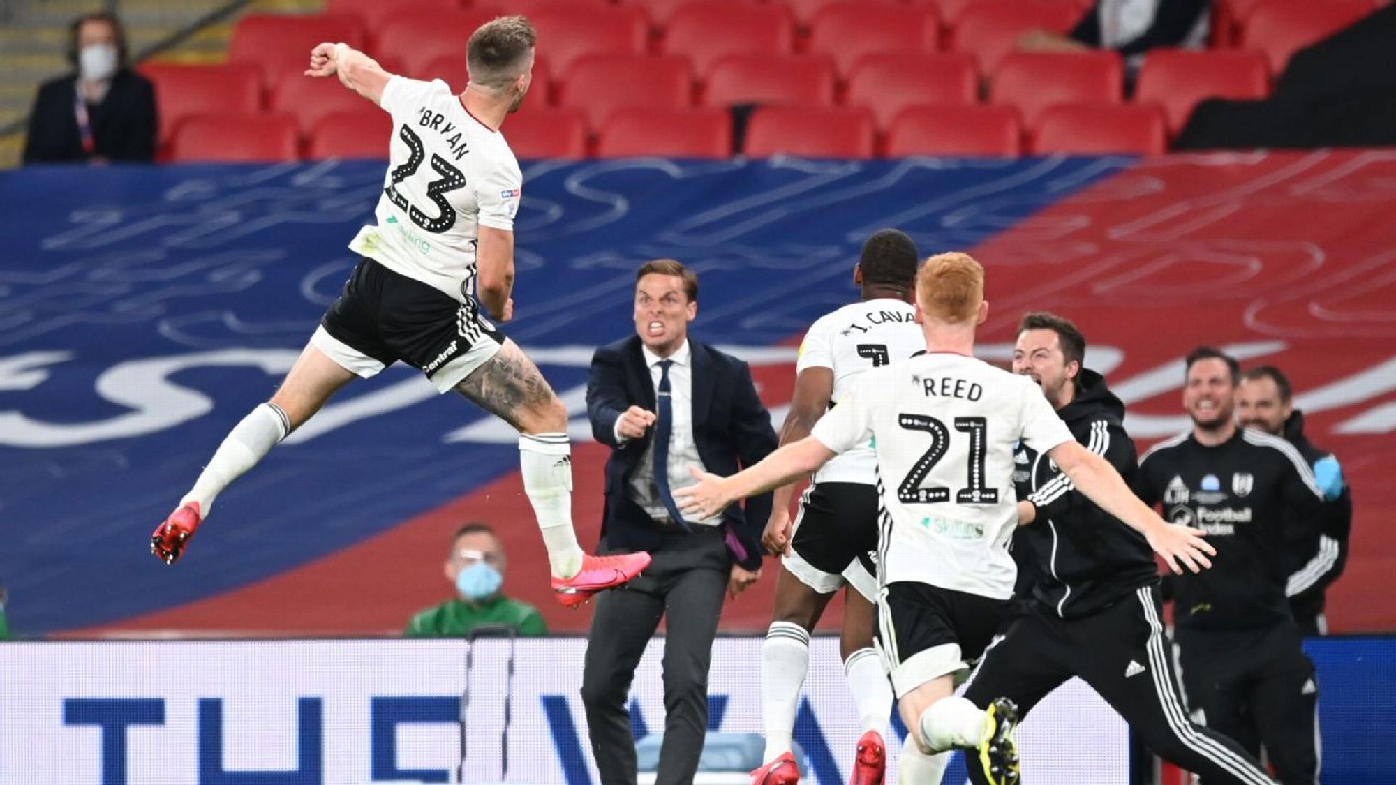 采用技术手 采用技术手